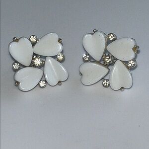 Lisner heart shaped vintage screw back earrings